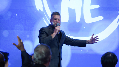 Gospel star Wess Morgan performs. Gospel star Wess Morgan performs.