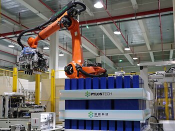 Pylontech’s 588Ah and 601Ah prismatic LFP cells roll off the production line. This image opens in the lightbox