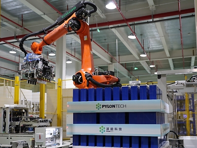 Las celdas prismáticas de LFP de 588 Ah y 601 Ah de Pylontech salen de la cadena de montaje