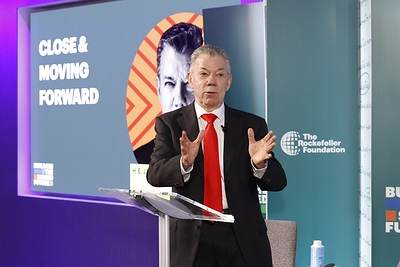 Juan Manuel Santos, expresidente de Colombia, ganador del Premio Nobel de la Paz y miembro del Patronato de la Fundación Rockefeller (The Rockefeller Foundation).
