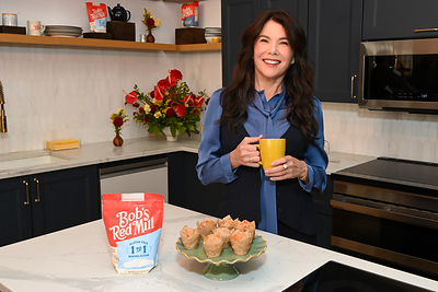 Actor and bestselling author Lauren Graham prepares Gluten Free Banana Coffee Cake Muffins with Bob’s Red Mill Gluten Free 1-to-1 Baking Flour in celebration of National Good Neighbor Day.