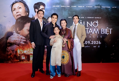 Le Anh Huy, Sir Daniel K. Winn, Uy Nhan, Kieu Chinh and Samuel An at the launch of the limited theatrical engagement for "Chrysalis" in Vietnam. Courtesy of WS Productions.