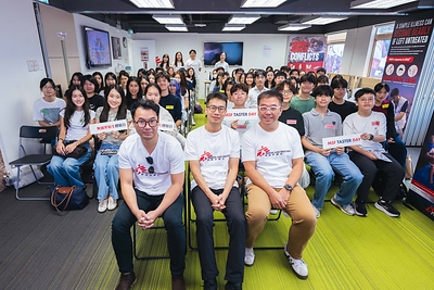 近70名本港醫科或護理學學生參與今年的「無國界醫生體驗日」。在三位組織救援人員帶領下，參加者體驗在前線工作使用的醫療護理技巧。