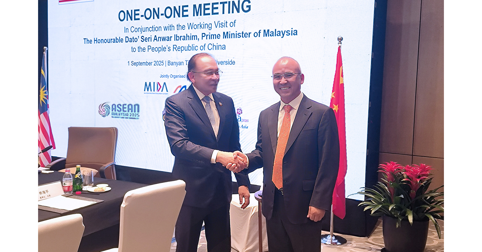Computer Technology Bookslets Rianlon takes its global ambitions to Malaysia