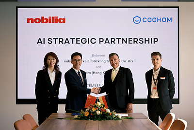 Second from left: Jerry Chen, Senior Vice President at Manycore and Head of
Coohom; Third from left: Matthias Keudel, Head of Export at nobilia