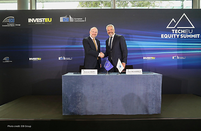EIB and Reactive Technologies signing ceremony