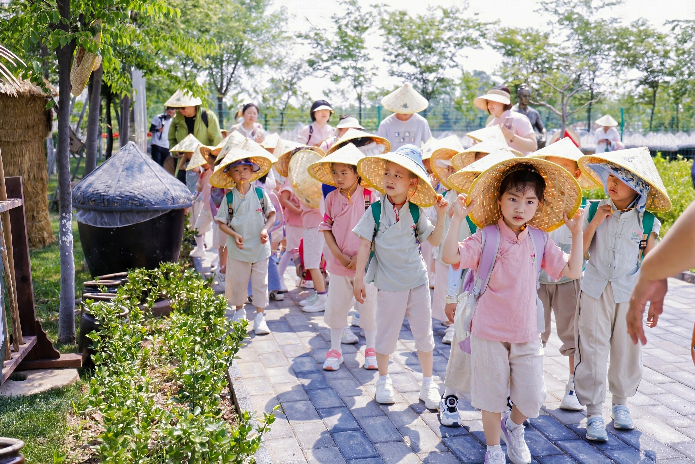 Xinhua Silk Road: Factory tours become new trend for cultural tourism in Jiaozhou, Shandong Province