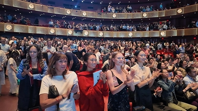 the applause at Lincoln Center the applause at Lincoln Center