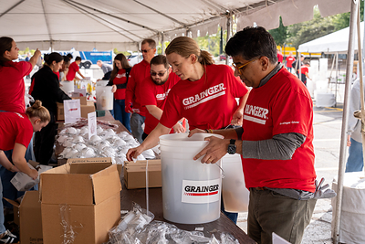 GRAINGER’S FIFTH ANNUAL BUCKET BUILD HELPS COMMUNITIES PREPARE FOR DISASTER RECOVERY