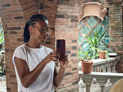 Angélica Dass taking portrait photos with TECNO CAMON Slim 5G Angélica Dass taking portrait photos with TECNO CAMON Slim 5G