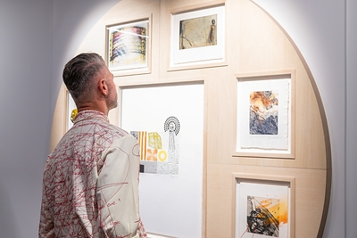 36 impressions : les origines de la Collection Loto-Québec, une installation artistique accessible gratuitement à tous