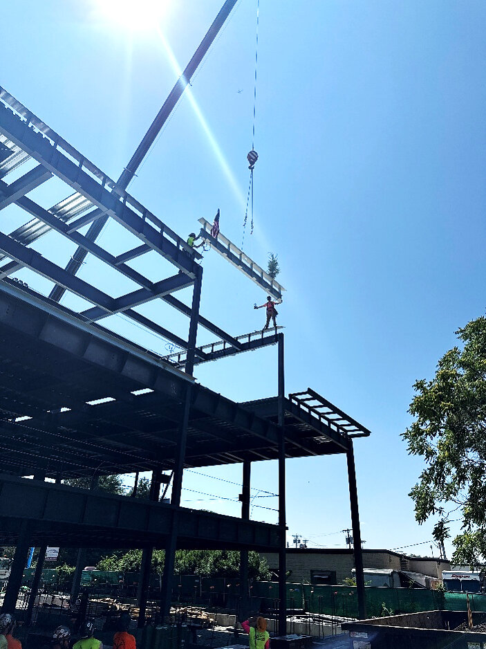 CTA Construction Managers achève la pose de la charpente métallique de la nouvelle caserne de pompiers de Melrose