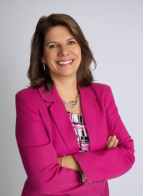 Headshot of CEO - Gabi Niederauer