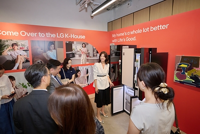 LG電子於「中秋 K-Festival Week」呈獻「Housewarming by LG」體驗區，展出 LG InstaView™ 冰箱與 LG Styler 等最新家電，作為現代 K-Lifestyle 韓式家居的一部分