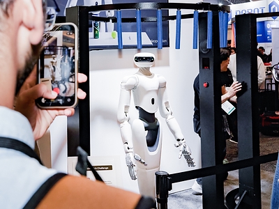 Sharpa Unveils Three Flagship Products: D01 Robot, W02 Dexterous Hand and AE01 Data Glove at IROS 2026