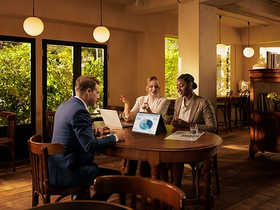 ViewSonic VG1457 dual-screen portable monitor supports flexible screen sharing for productive collaboration. ViewSonic VG1457 dual-screen portable monitor supports flexible screen sharing for productive collaboration.