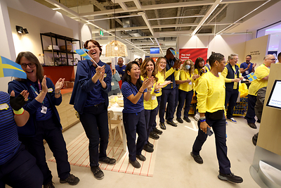 Thousands of London, Ontario residents welcomed the first compact IKEA store in Canada. The new store concept, designed for quick visits and everyday essentials, is now open in White Oaks Mall. 
