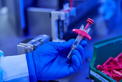 Prefilled syringe assembly