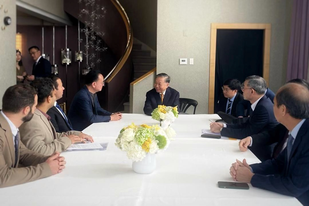 Project Tapestry leadership meets with the President and General Secretary of Vietnam, senior government ministers, and Vietnam’s US ambassador.