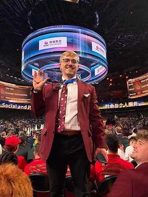 UN QUÉBÉCOIS S'ILLUSTRE À L'INTERNATIONAL ET RAMÈNE LA MÉDAILLE DE BRONZE DU MONDIAL DES MÉTIERS DE SHANGHAI