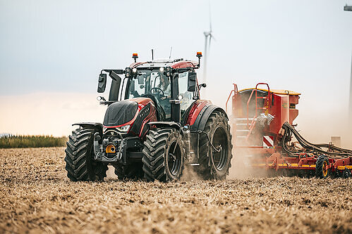 The 6th generation Valtra T Series combines power, precision and ease of use, delivering efficient performance in demanding field conditions. This image opens in the lightbox