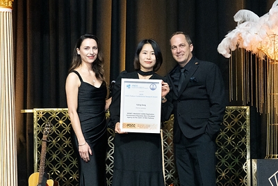 Song Yaling Receives the Podium Fundamental Research Award