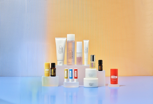 dōTERRA unveiled an exciting lineup of new essential oils, wellness products, pocket diffusers, and IKISE™ skincare. dōTERRA unveiled an exciting lineup of new essential oils, wellness products, pocket diffusers, and IKISE™ skincare.