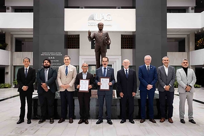 Autoridades de la UAG y funcionarios de la Secretaría de Salud Jalisco. Autoridades de la UAG y funcionarios de la Secretaría de Salud Jalisco.