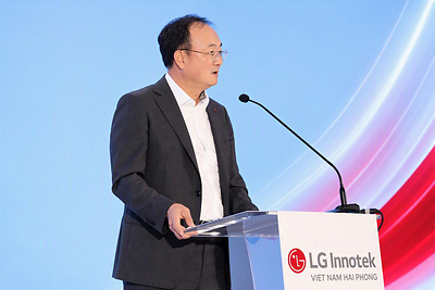 Chủ tịch LG Innotek Moon Hyuksoo phát biểu chúc mừng tại lễ kỷ niệm 10 năm thành lập pháp nhân sản xuất của LG Innotek tại Hải Phòng, Việt Nam. Chủ tịch LG Innotek Moon Hyuksoo phát biểu chúc mừng tại lễ kỷ niệm 10 năm thành lập pháp nhân sản xuất của LG Innotek tại Hải Phòng, Việt Nam.