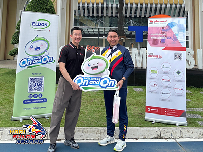 (From left to right): Mr Sam Ng, Marketing Manager of Eldon Healthcare Sdn Bhd, and Mr. Syahmi Bin Mohd Anis, Senior Assistant Director, Sports Promotion and Development Unit, Ministry of Youth and Sports Malaysia (KBS), marking collaborative efforts of Eldon being one of the Hari Sukan Negara strategic partners (Rakan Strategik) ahead of the national sports day to take place from 9 to 11 October.  