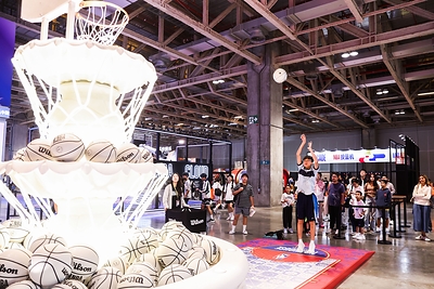 全面擴容升級的澳門NBA HOUSE 2026將於10月7日至11日一連五天在澳門威尼斯人金光會展A及B館舉行，每日上午11時至晚上10時向公眾免費開放，為居民及旅客打造集籃球體育、音樂娛樂、時尚零售、科技互動及特色餐飲於一體的嘉年華。