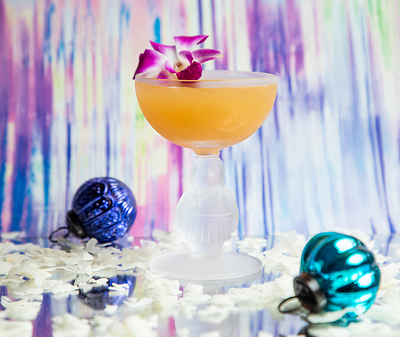 SIPPIN’ SANTA TOASTS 10 YEARS OF TROPICAL HOLIDAY CHEER