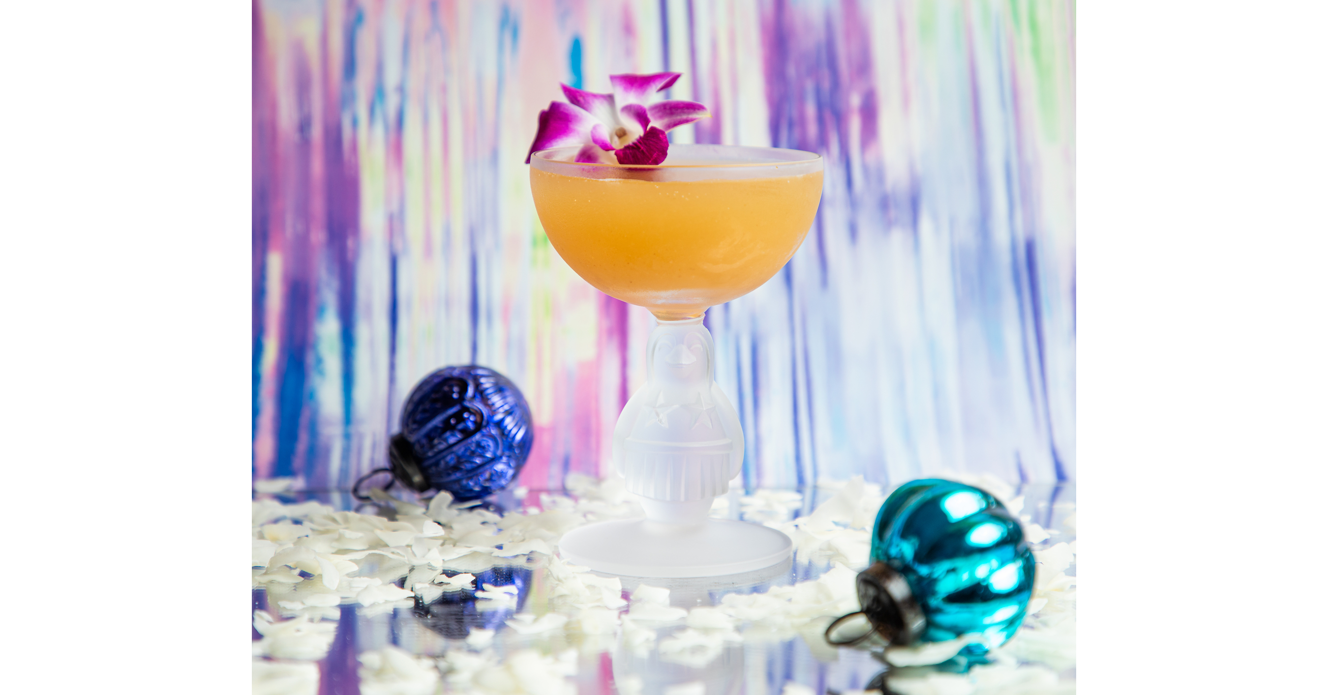 SIPPIN' SANTA TOASTS 10 YEARS OF TROPICAL HOLIDAY CHEER