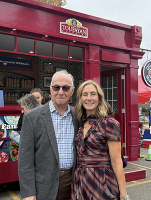 Harry Toufayan, founder, with his daughter Karen Toufayan, VP Marketing, at the Ramsey Farmers' Market with the Toufayan Bakeries 100 Years Tour.