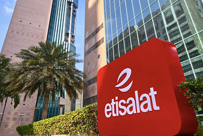 منصور بن زايد يشهد إطلاق مشروع «اتصالات» لتطوير البنية التحتية الرقمية داخل الدولة وخارجها ورفع سعة الربط الدولي إلى أكثر من 500 تيرابت في الثانية بحلول 2030
