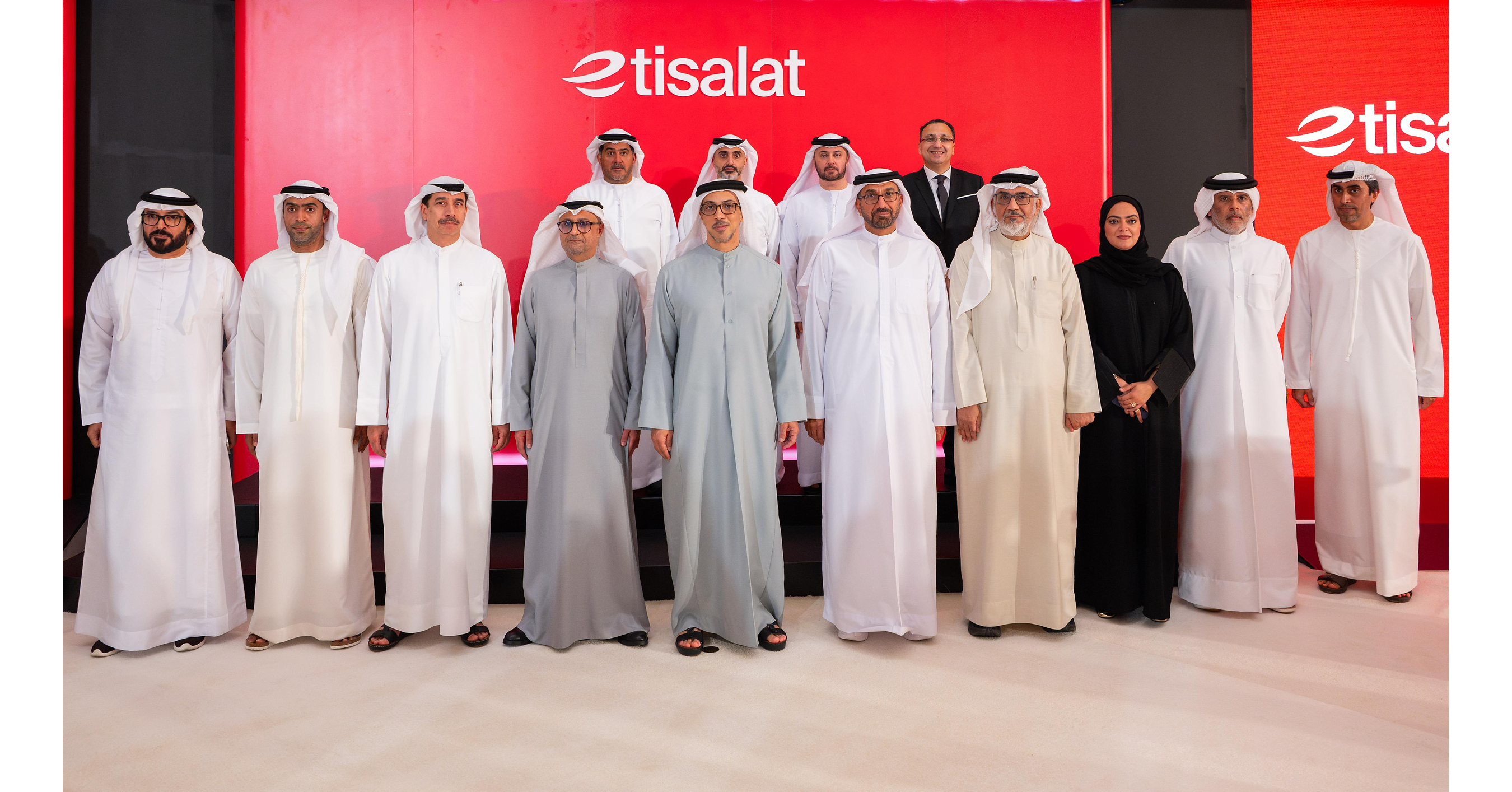 En pr&eacute;sence de Mansour bin Zayed, Etisalat lance un projet visant &agrave; d&eacute;velopper les infrastructures num&eacute;riques aux &Eacute;mirats arabes unis et &agrave; l&eacute;tranger afin de porter la connectivit&eacute; internationale &agrave; plus de 500 Tbit/s dici 2030