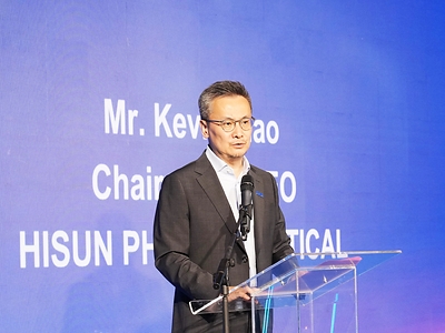 Mr. Kevin Xiao, Chairman & CEO, Hisun Pharmaceutical delivered a speech