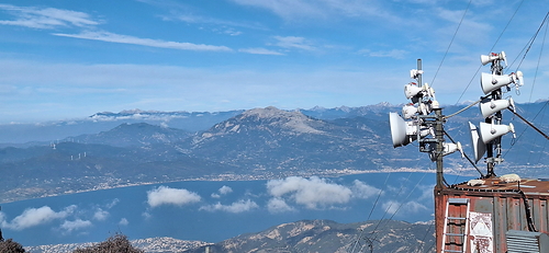 Dense AP cluster built with RF elements horn antennas