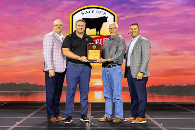 New York Butcher Shoppe CEO Jim Tindal (center right) and Casey Cooley, EVP and President of Foundry Development at The Foundry Group (center left), accept the 2026 Retail Rising Star award from the Certified Angus Beef® brand at the brand's Annual Conference in Marco Island, Fla.