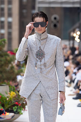 HIROMI ASAI Spring/Summer 2027 "Akatsuki - Before the Dawn," presented at New York Fashion Week in September 2026, featuring sharp tailoring and intricate detailing. HIROMI ASAI Spring/Summer 2027 "Akatsuki - Before the Dawn," presented at New York Fashion Week in September 2026, featuring sharp tailoring and intricate detailing.