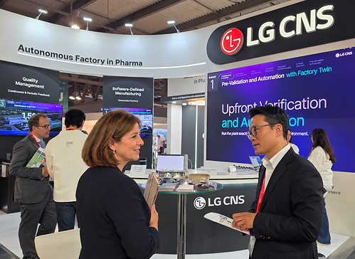 LG CNS employees introducing pharma-specific manufacturing AI transformation (AX) solutions at CPHI 2026 in Milan (Some faces AI-replaced for privacy)