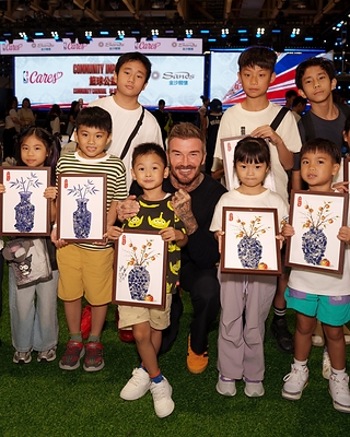 金沙全球大使大衛‧碧咸爵士（Sir David Beckham）繼去年參與公益周活動後，今年再度蒞臨會場，與澳門同善堂、澳門工會聯合總會、澳門街坊會聯合總會及澳門婦女聯合總會等本澳社服機構之家庭會員，以及金沙中國團隊成員的家庭和金沙中國關懷大使一同參與場內的親子體驗活動，共度溫馨歡樂時光。