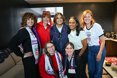 Purina and Mariska Hargitay Bring the Purple Leash Project to U.S.