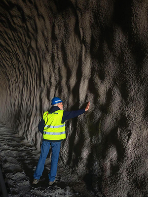 Reducing permeability and saving time: Installation was accelerated as the PENETRON ADMIX-treated shotcrete could be applied in thicker layers, eliminating ca. 60 days allocated for waterproofing. 
