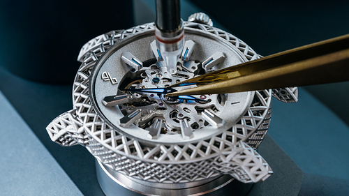 The Parivas Exo.1’s stainless steel lattice architecture, built layer by layer through additive manufacturing. The integrated structure unites the case, bezel, lugs, dial, and floating hour indices, shown here with ice-blue tritium illumination. The Parivas Exo.1’s stainless steel lattice architecture, built layer by layer through additive manufacturing. The integrated structure unites the case, bezel, lugs, dial, and floating hour indices, shown here with ice-blue tritium illumination.