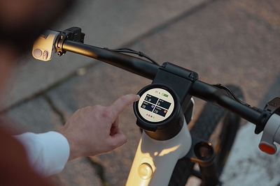 A five-inch Portal touchscreen handles navigation, ride modes, and connectivity A five-inch Portal touchscreen handles navigation, ride modes, and connectivity