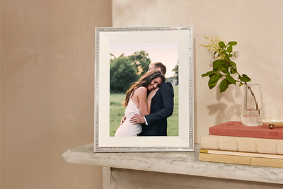 Aura Introduces Astra, a Brilliant 12″ Frame Featuring Swarovski® Crystals