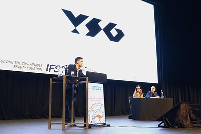 Deng Yi, R&D Director of Yatsen Group, presenting research findings at the 36th IFSCC Congress Deng Yi, R&D Director of Yatsen Group, presenting research findings at the 36th IFSCC Congress