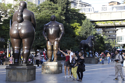 Photograph of Plaza Botero in Medellín (Colombia), a city which, in 2025, welcomed 1.2 million foreign tourists, generating an economic return of five trillion pesos (1,552 million dollars), according to figures from the Colombian city’s Department of Tourism and Entertainment. EFE/Juan Diego López Photograph of Plaza Botero in Medellín (Colombia), a city which, in 2025, welcomed 1.2 million foreign tourists, generating an economic return of five trillion pesos (1,552 million dollars), according to figures from the Colombian city’s Department of Tourism and Entertainment. EFE/Juan Diego López