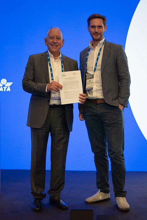 Samer Majali, President and CEO of Royal Jordanian Airlines and Matt Ridley, director of Innovation and Sustainability at oneworld This image opens in the lightbox